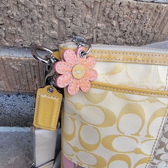 Coach Y2K Vintage Pastel Signature Patchwork Flower Swingpack Crossbody - Picture 3 of 14
